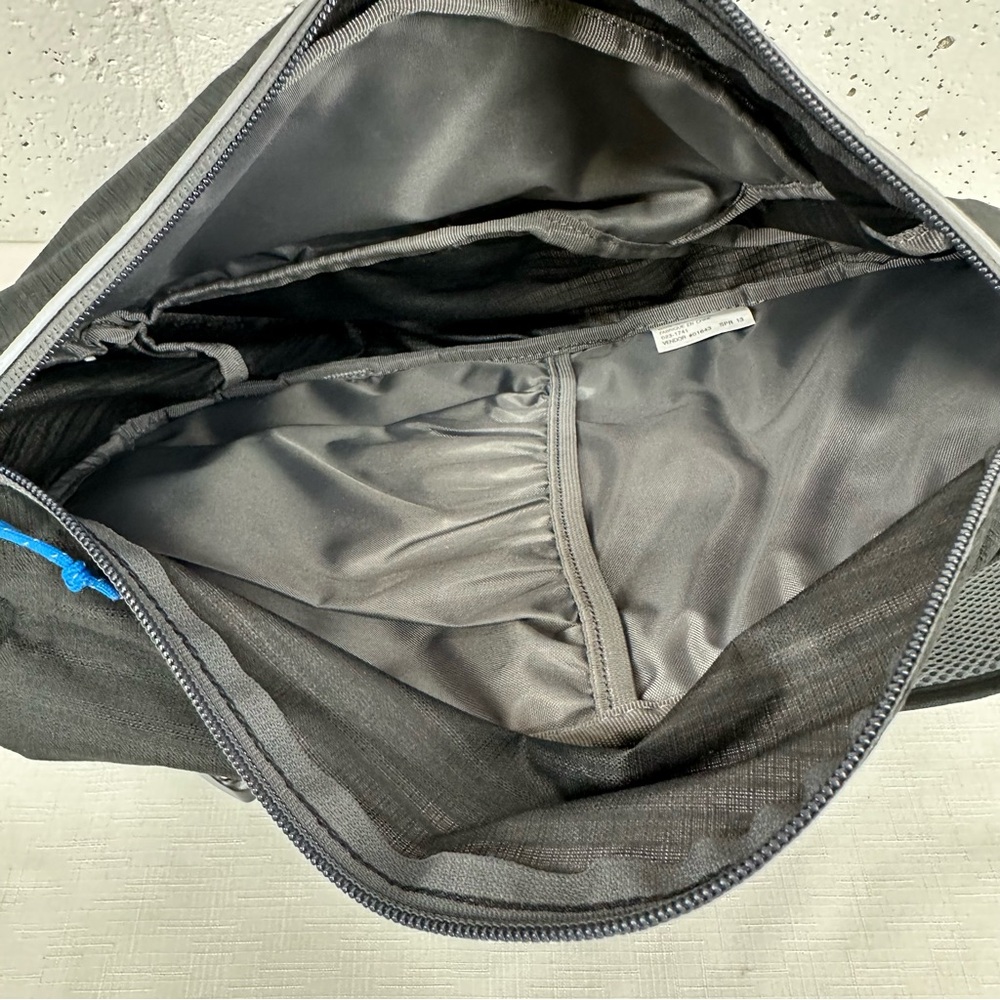 Eddie Bauer Ripstop Black & Blue Lightweight 8L Sling Pack - Picture 8 of 12